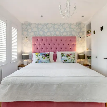 Vakantiehuis The Owl Nest-uk46927